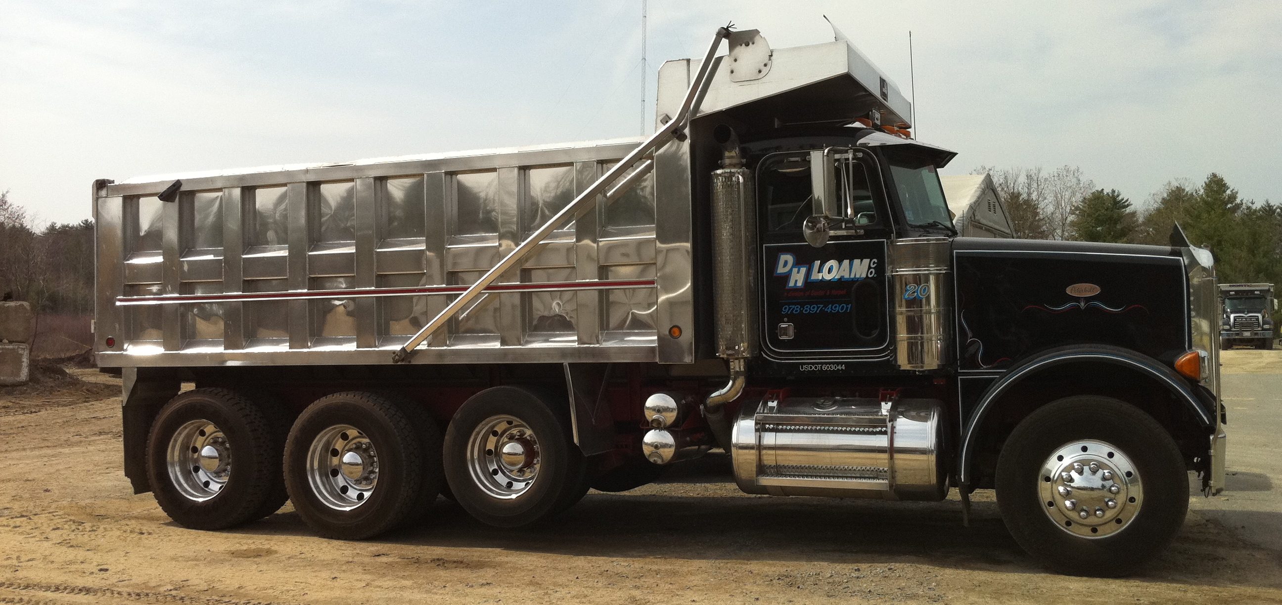 Topsoil, Loam Soil and Local Compost Delivery DHLoam